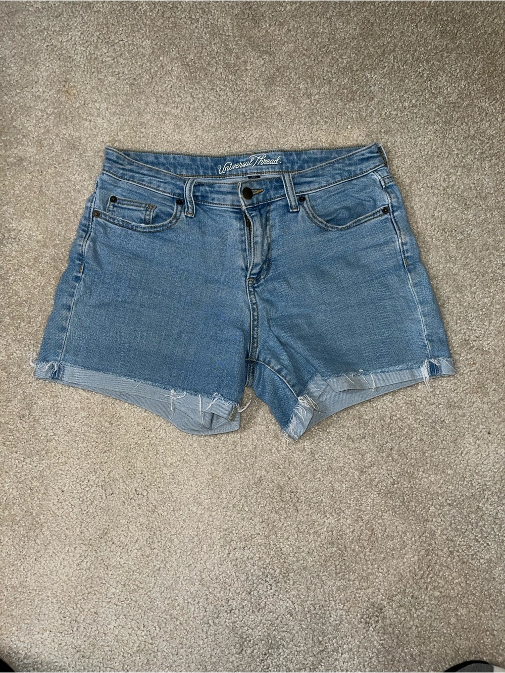 Universal Thread Women's Mid Rise Boyfriend Denim Shorts 4/27 Light Wash